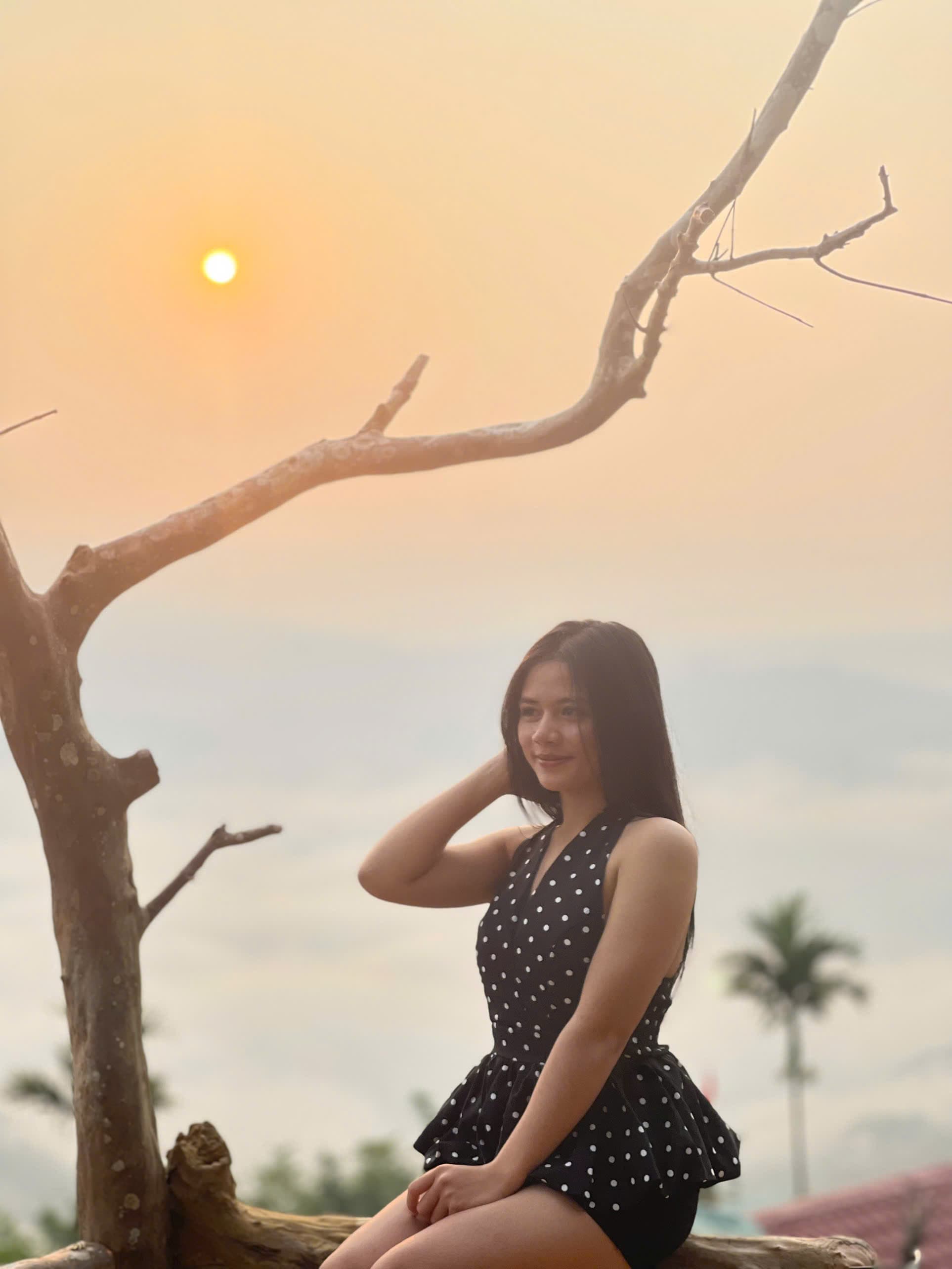 Hoàng hôn mây trắng Tăk Pổ