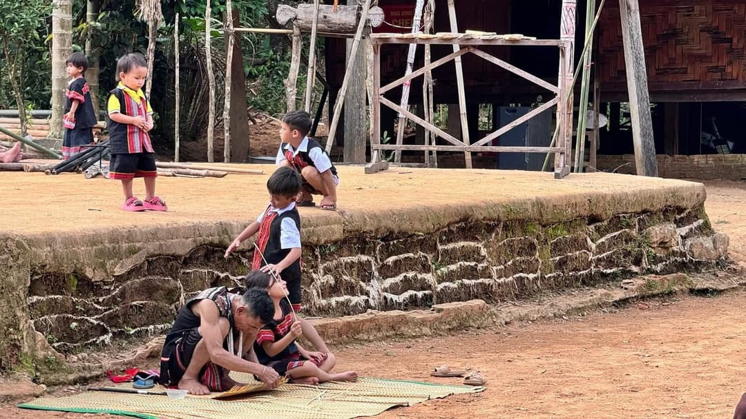 Người Ca Dong bản địa làng Tăk Pổ, xã Trà Tập, Nam Trà My