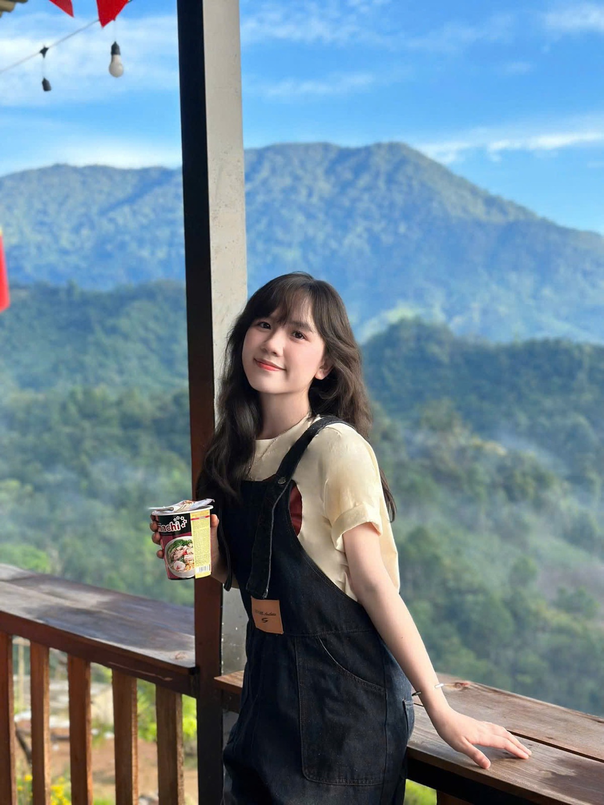 Ngồi ngắm mây phủ núi rừng Tăk Pổ