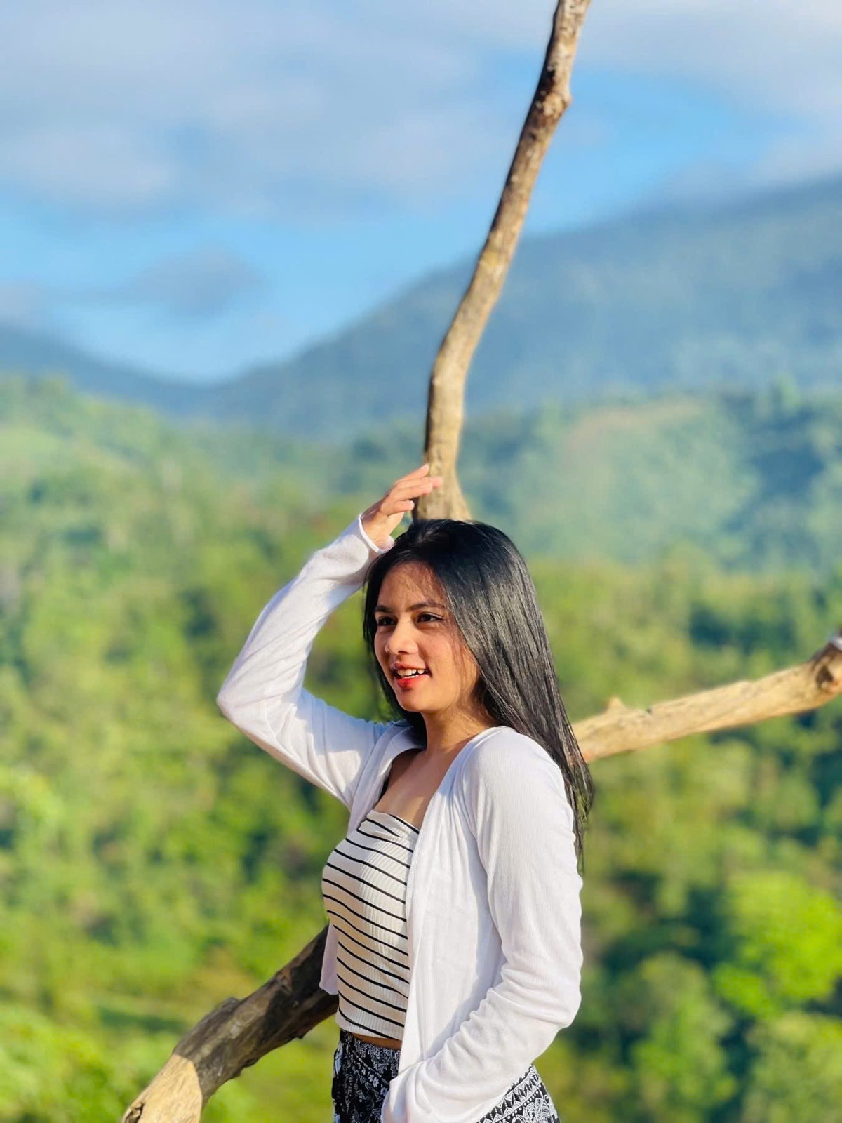 Đứng giữa thung lũng xanh Nóc Tăk Pổ
